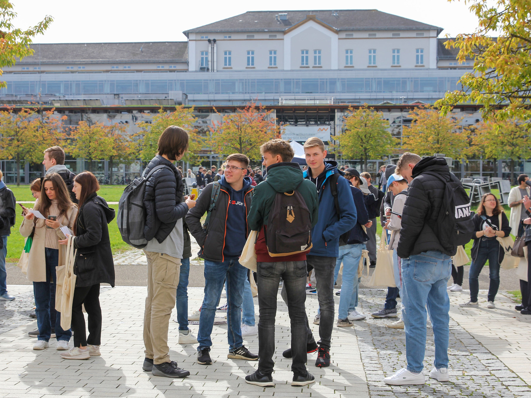 Die Amberger Erstsemesterstudierenden lernen den Campus kennen Foto: Wiesel / OTH Amberg-Weiden