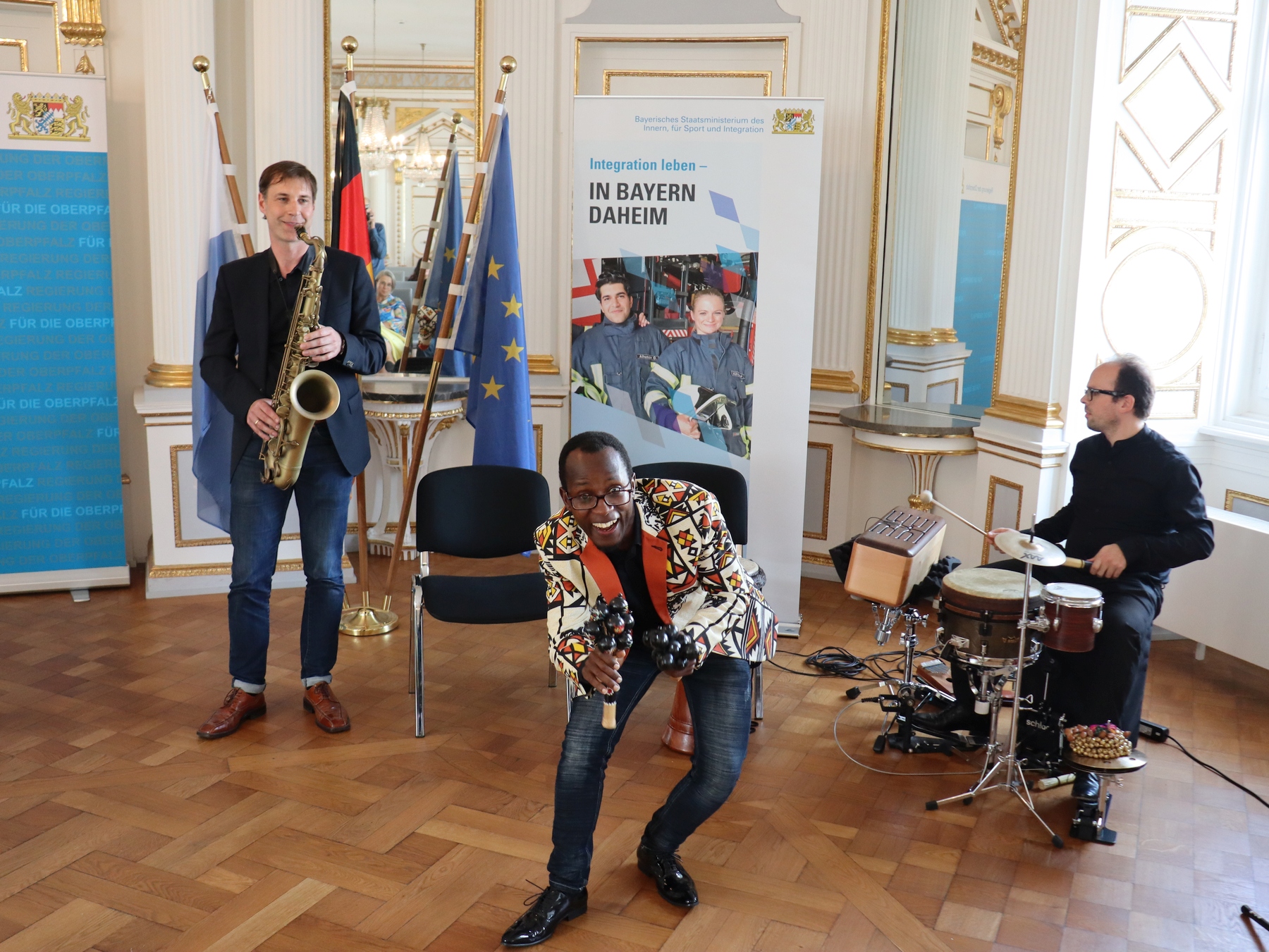 Das "Mandela Trio" sorgte für das musikalische Rahmenprogramm beim Integrationspreis der Regierung der Oberpfalz Regierung der Oberpfalz/Schmied