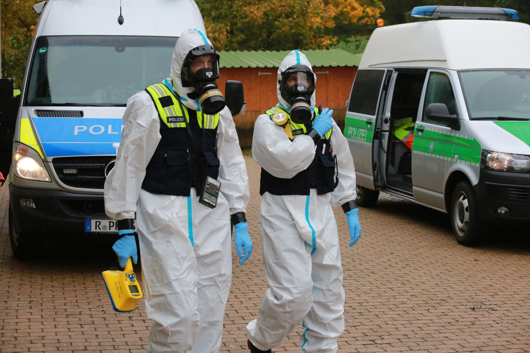 Einsatzkräfte der Polizei mit Schutzausstattung Quelle: VPI Amberg