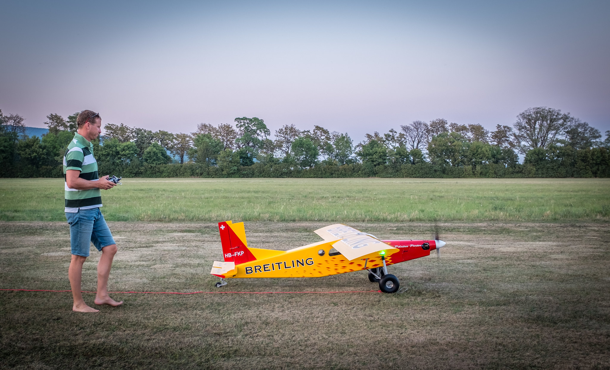 Modellflugzeug führt zu Rauchentwicklung 