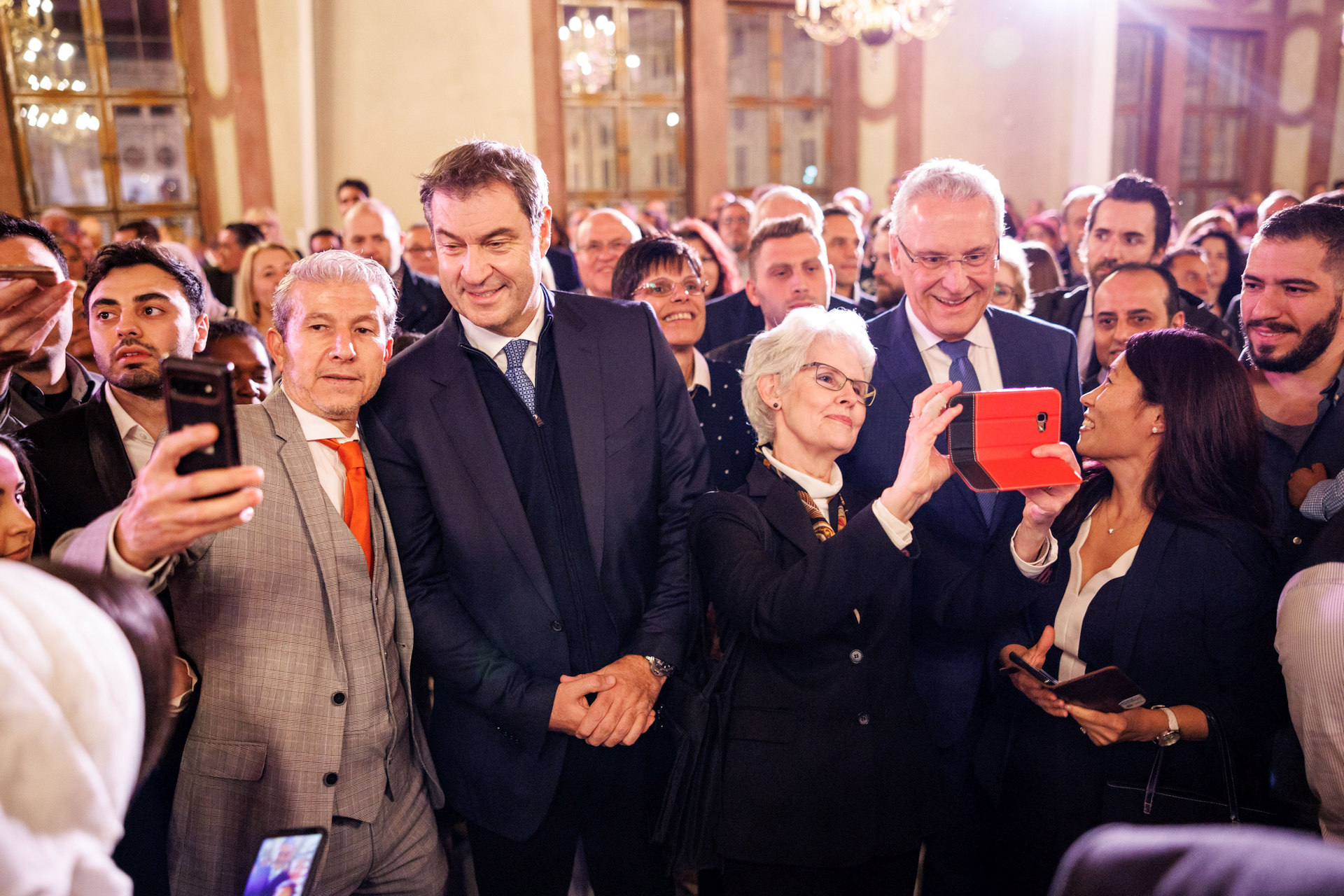 Söder und Herrmann heißen 650 neue Staatsbürgerinnen und Staatsbürger willkommen