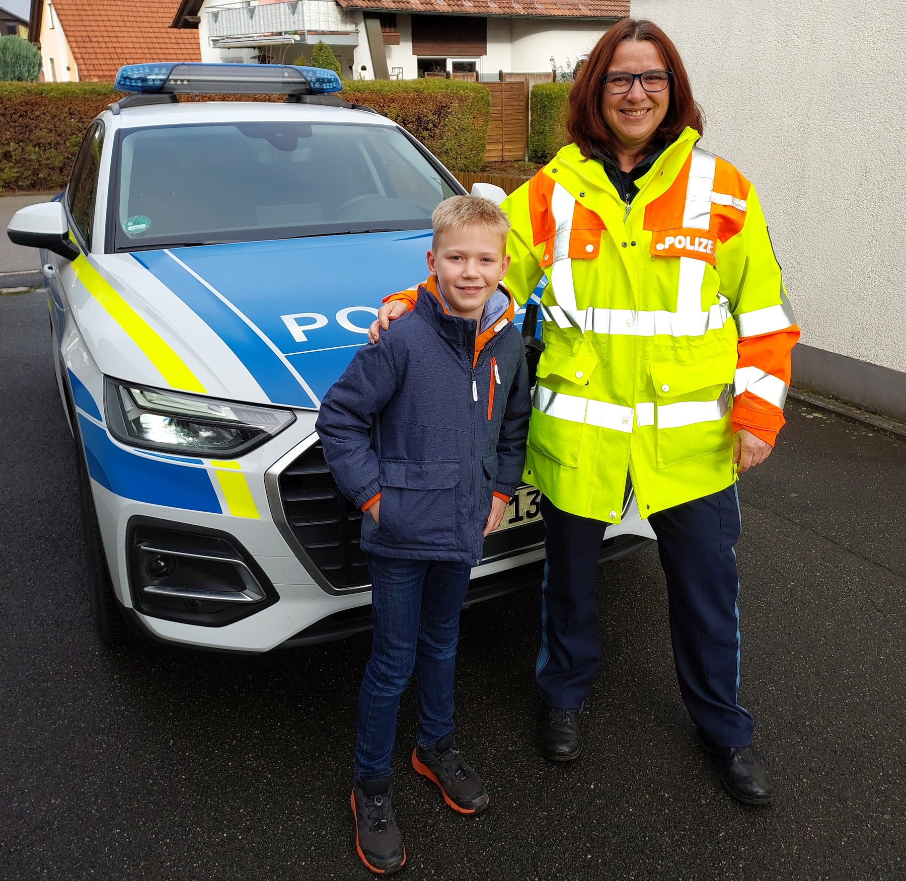 Das Bild zeigt Talbot Luis und PHM`in Wettinger (Quelle PI Neustadt a.d.Waldnaab/Die Einwilligung der Eltern liegt vor)