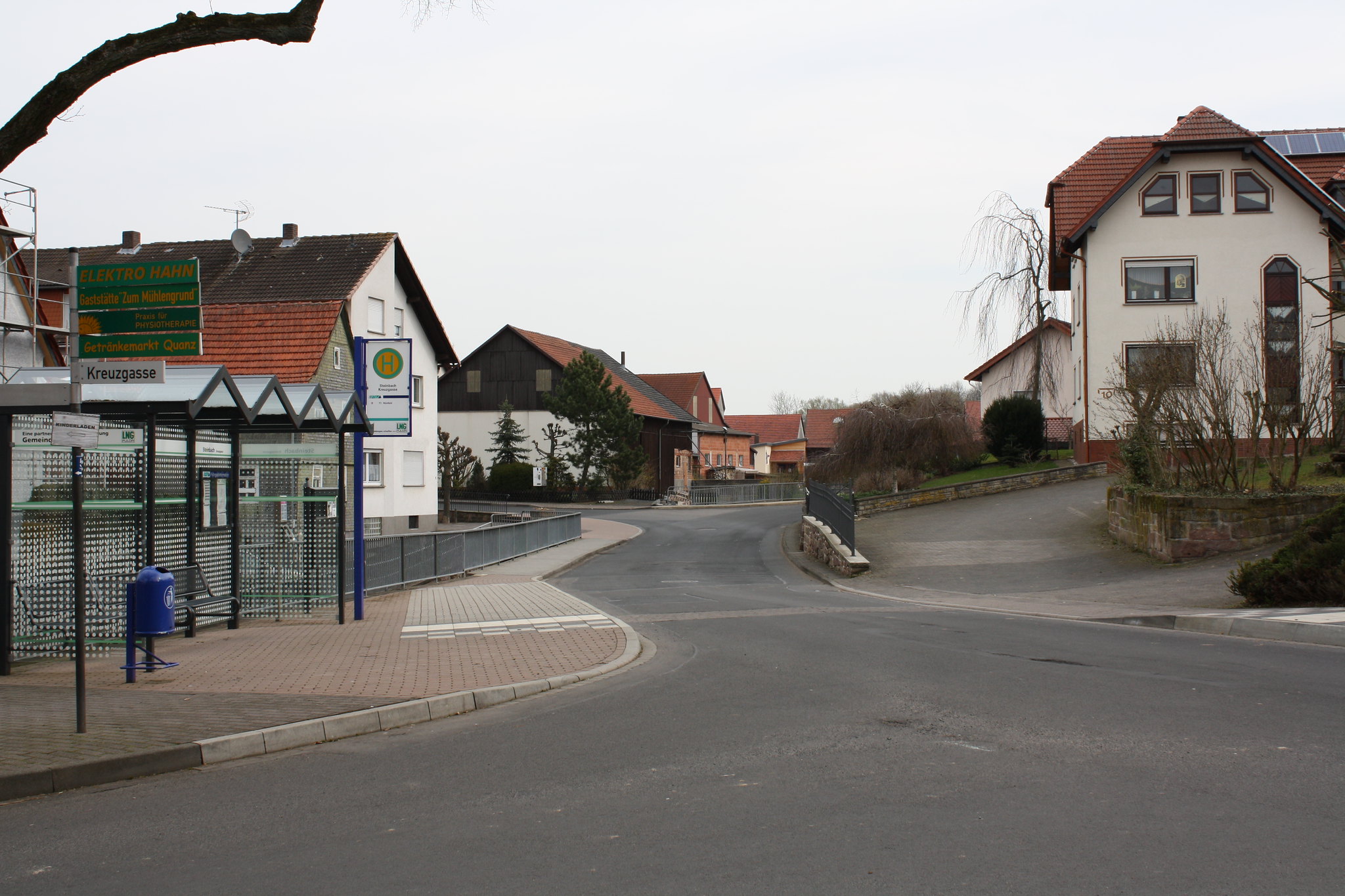 <strong>Schmiererei an Bushaltestelle in Wenzenbach</strong>