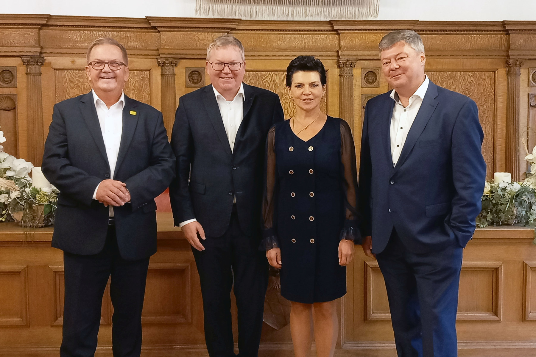 von links nach rechts: Bürgermeister Martin Preuß, Oberbürgermeister Michael Cerny, die Bürgermeisterin von Bystrzyca Klodzka Renata Surma und der Geschäftsführer der Wirtschaftsförderung Amberg Karlheinz Brandelik Foto: Susanne Schwab, Stadt Amberg