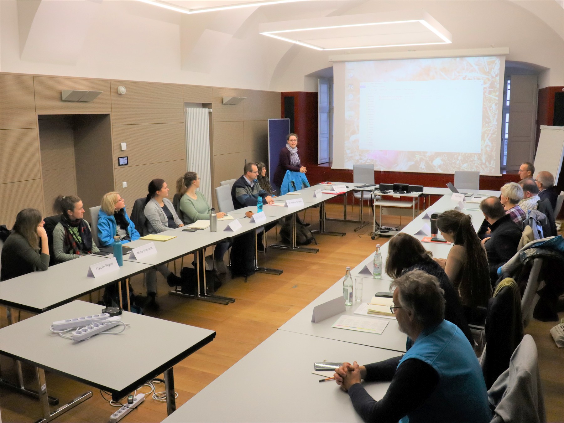 Biodiversitätsexperten bei der Besprechung in der Regierung der Oberpfalz Foto: Regierung der Oberpfalz / Kammermeier