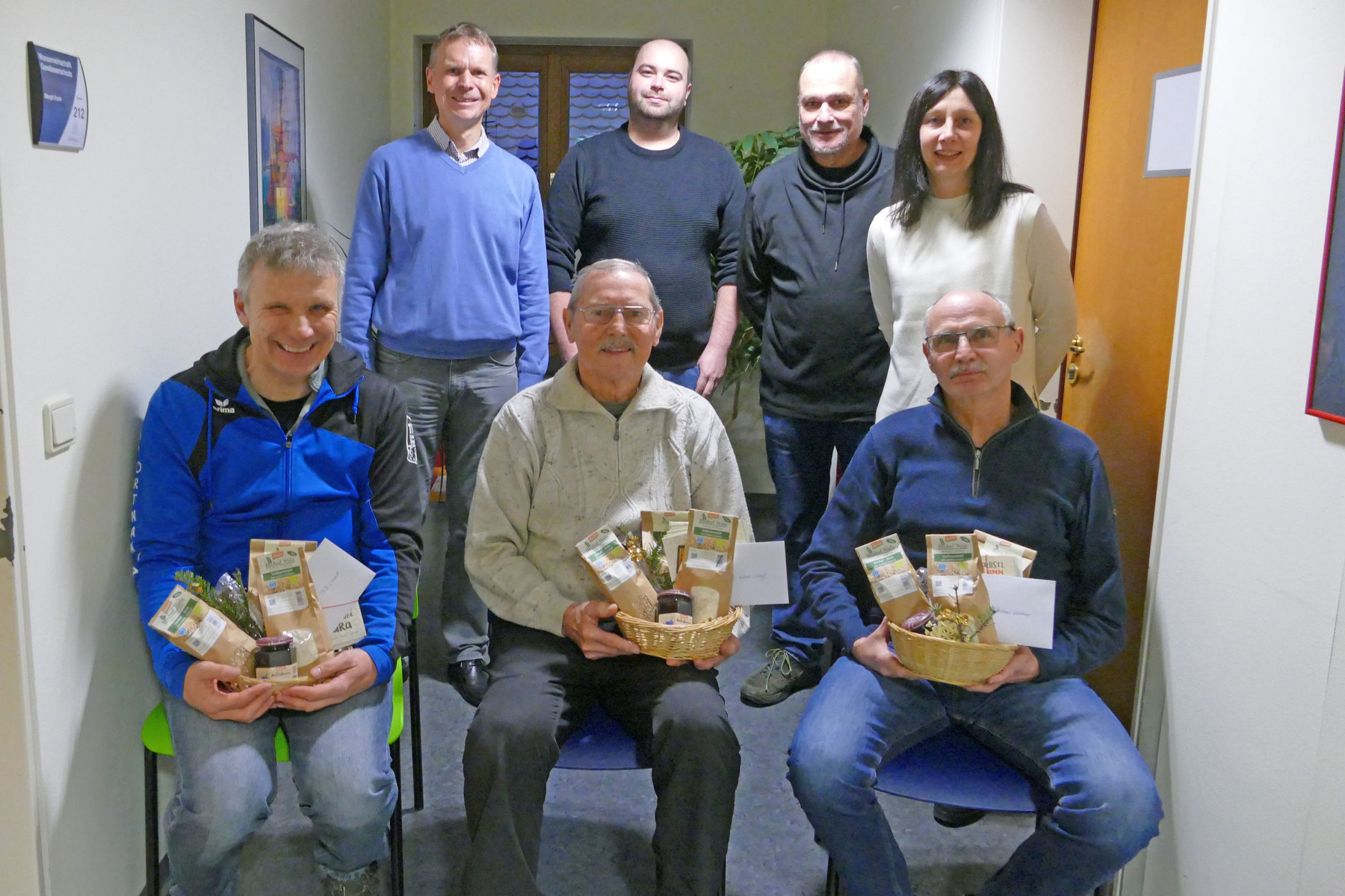 von links stehend: Matthias Seuffert, Johannes Pirner, Florian Haas, Kerstin Seuß (Untere Naturschutzbehörde). Von links sitzend: Thilo Wiesent, Werner Scharf, Andreas Werthner (Naturschutzwächter) Foto © Kornelia Beschorner, Stadt Amberg