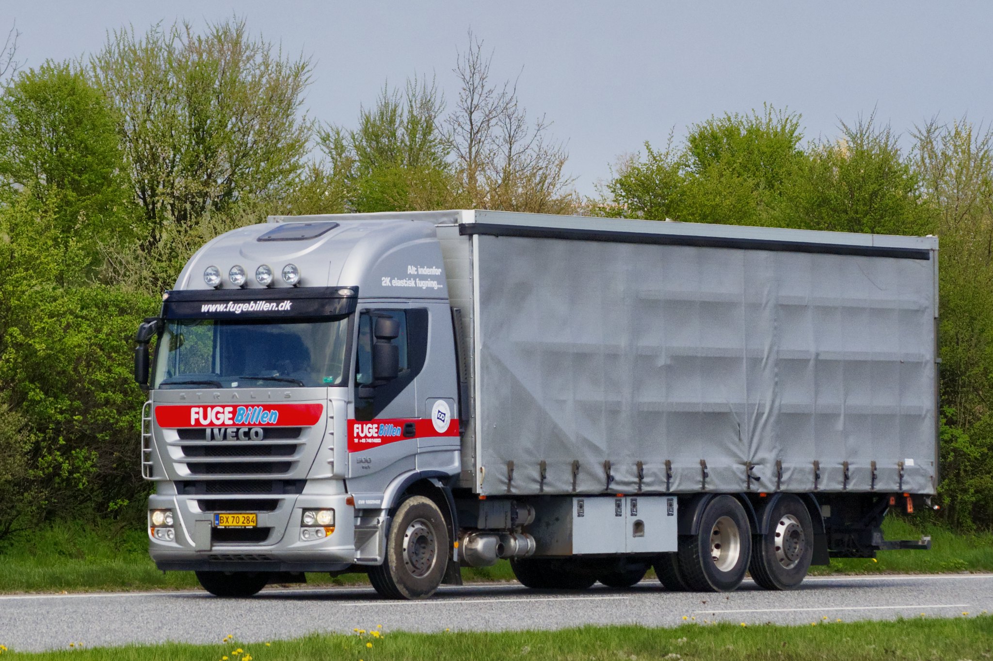 LKW-Plane aufgeschlitzt