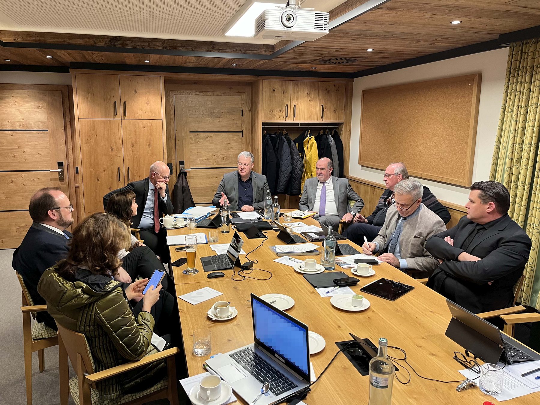 Unter dem Vorsitz von Landrat Richard Reisinger tagten die Oberpfälzer Landräte in Arnschwang Foto: Christine Hollederer