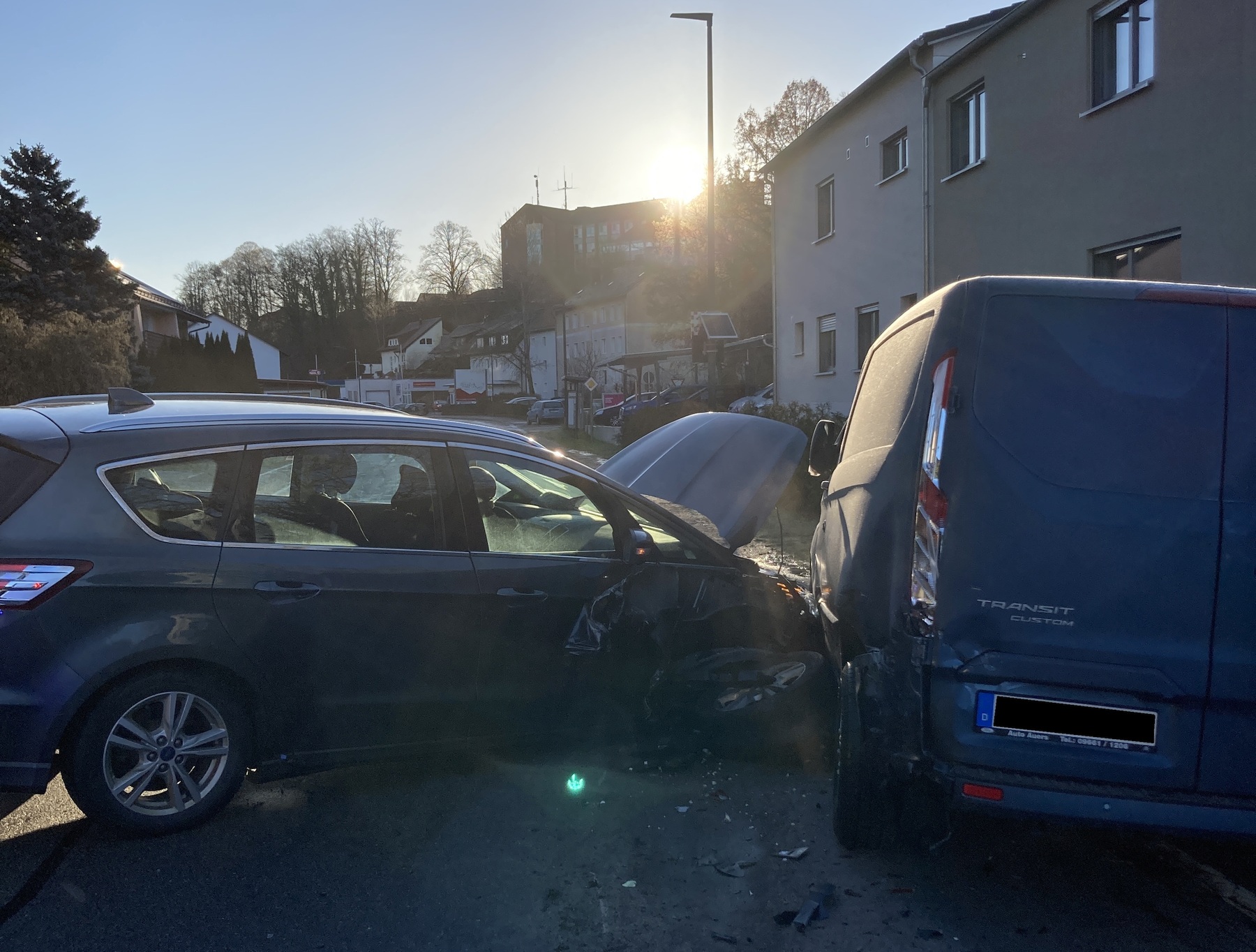 Die tiefstehende Sonne blendete den Ford-Fahrer Foto: Polizei Sulzbach-Rosenberg