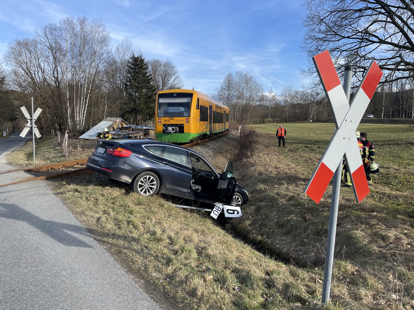 Verkehrsunfall am unbeschrankten Bahnübergang bei Hohenwarth