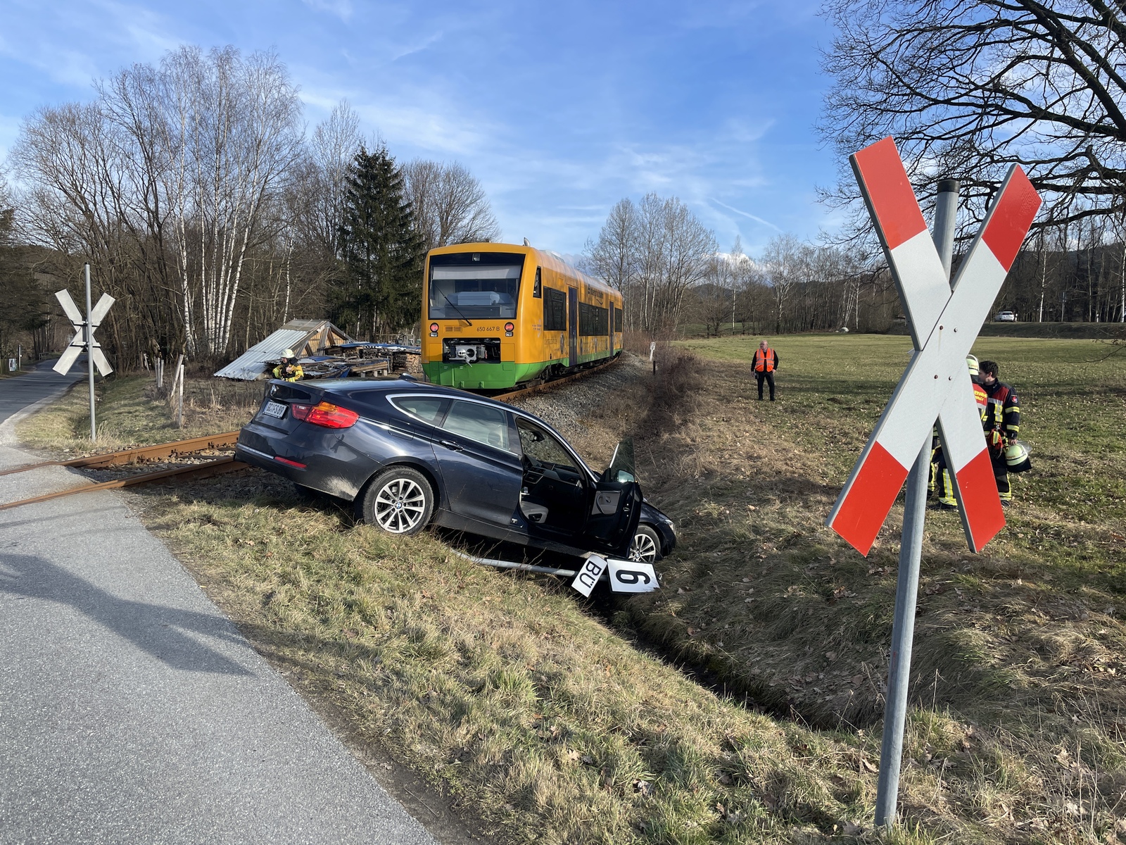 Die Insassen des PKW wurden zum Glück nur leicht verletzt Foto: Kreisbrandinspektion Cham