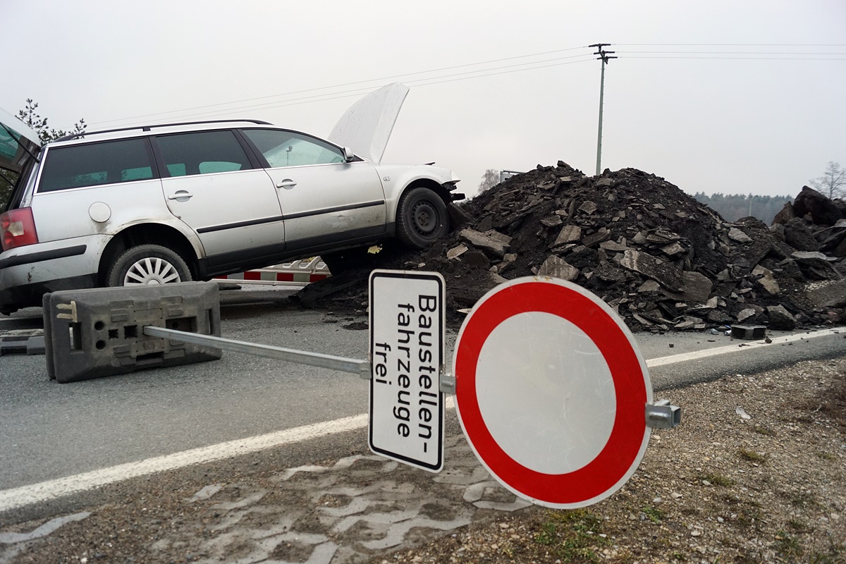 Am Passat entstand Totalschaden in Höhe von rund 4000 Euro Foto: Oberpfalz Aktuell