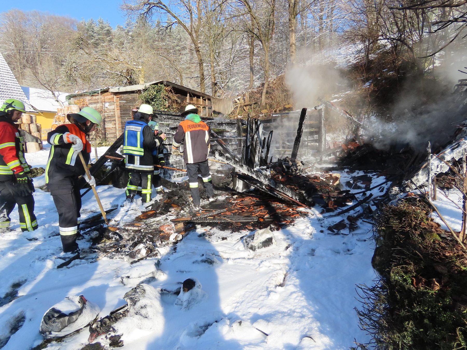 Vermutlich durch einen Kurzschluss wurde der Schuppen in Brand gesteckt Foto: Polizei Sulzbach-Rosenberg