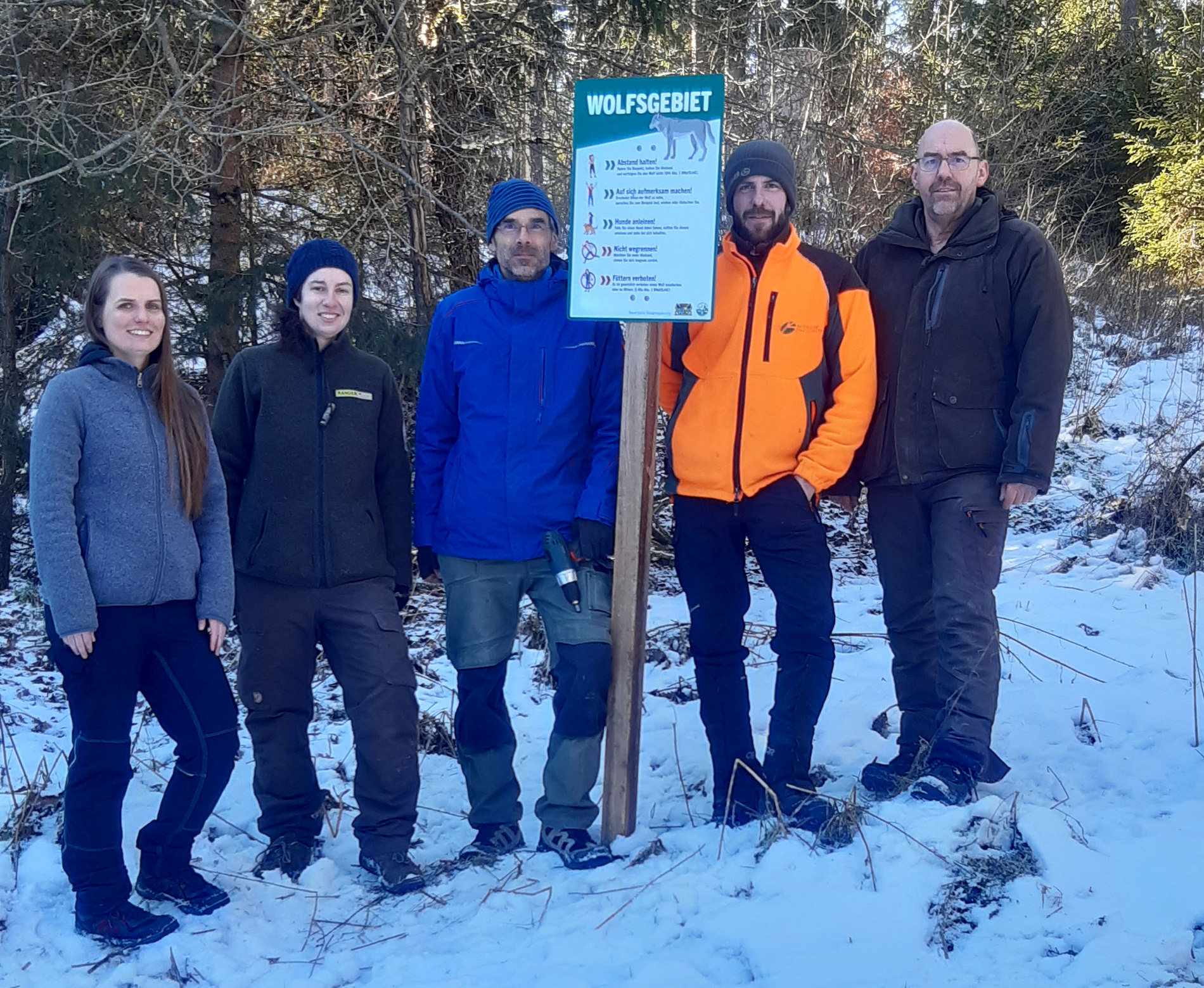 Von links: Ronja Schlosser, Regierung der Oberpfalz; Julia Dummert, Naturpark Fränkische Schweiz-Frankenjura; Karsten Gees, Regierung von Oberfranken; Sebastian Bäumler; Bayerische Staatsforsten und Dirk Pieper, Wikiwolves Foto: Dirk Pieper, Wikiwolves