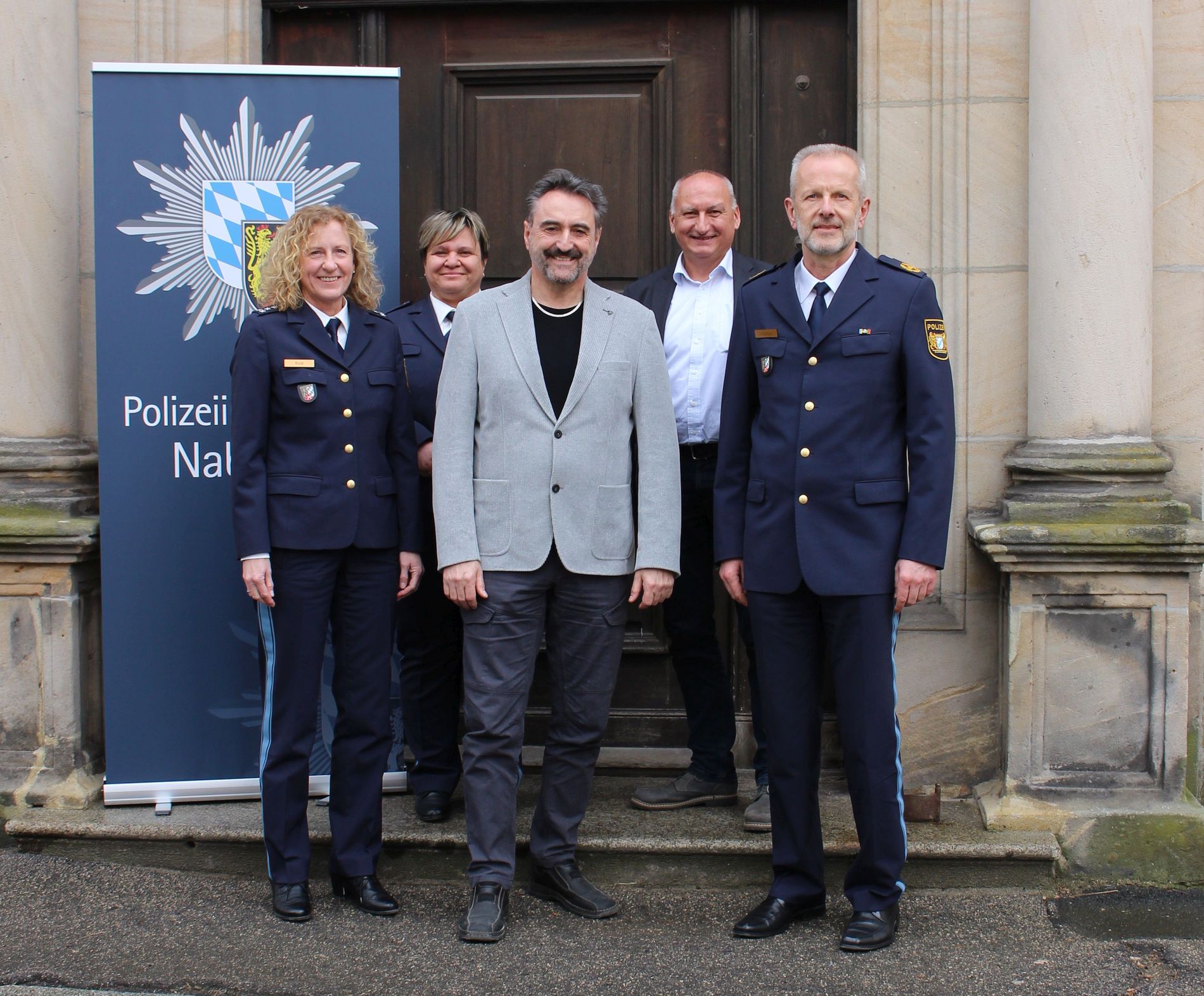 v.r.n.l: Polizeivizepräsident Thomas Schöniger, Personalratsvorsitzender Franz Eichenseher, EPHK Günther Vierl, PHKin Marion Zenger, EPHKin Sabine Roidl Foto: Polizeipräsidium Oberpfalz