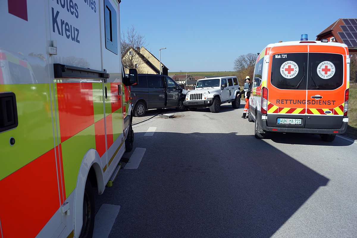 Die beiden Fahrzeuge verkeilten sich ineinander