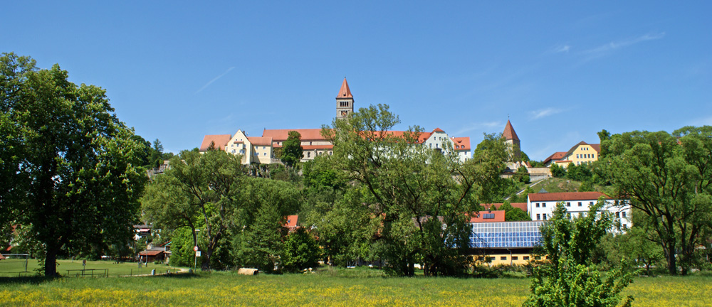 Herrmann und Füracker: Klosterburg Kastl als neuer Studienort des Polizei-Nachwuchses eingeweiht