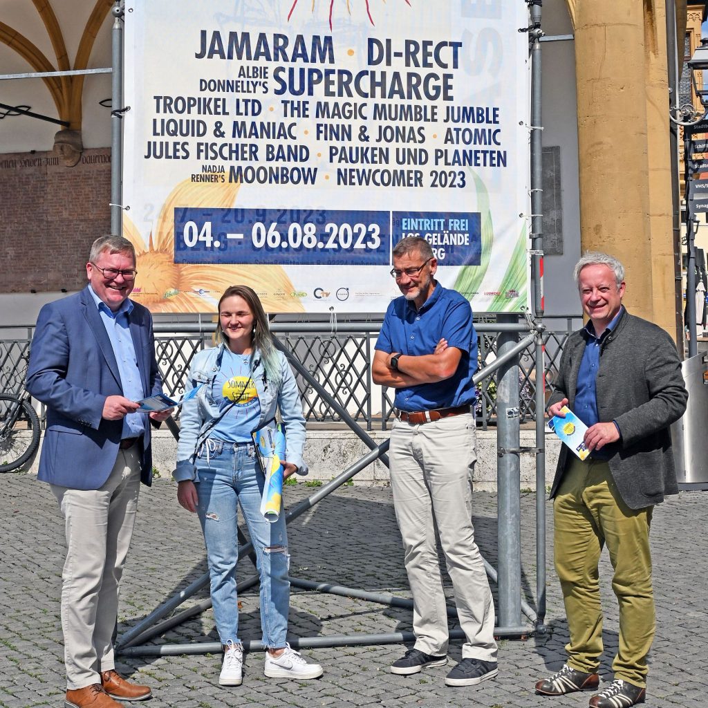 Sie machten Lust auf "Sommer in der Stadt": Oberbürgermeister Michael Cerny, Mercedes Mayerl von TNT Productions, Kulturamtsleiter Reiner Volkert und Kulturreferent Dr. Fabian Kern Foto: Susanne Schwab, Stadt Amberg