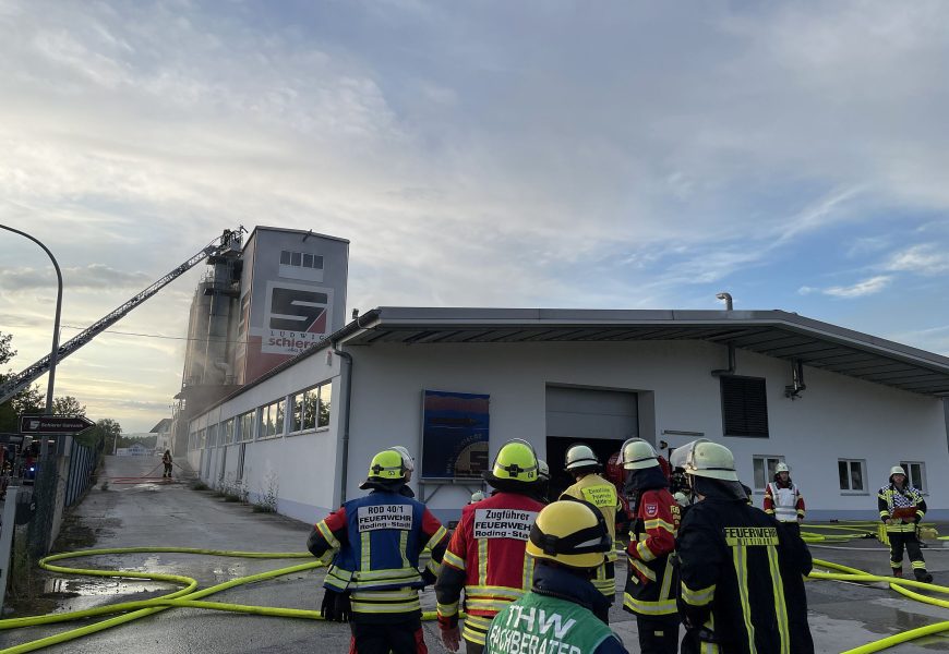 Zwei Brände fordern Feuerwehren im Bereich Roding-Mitterdorf