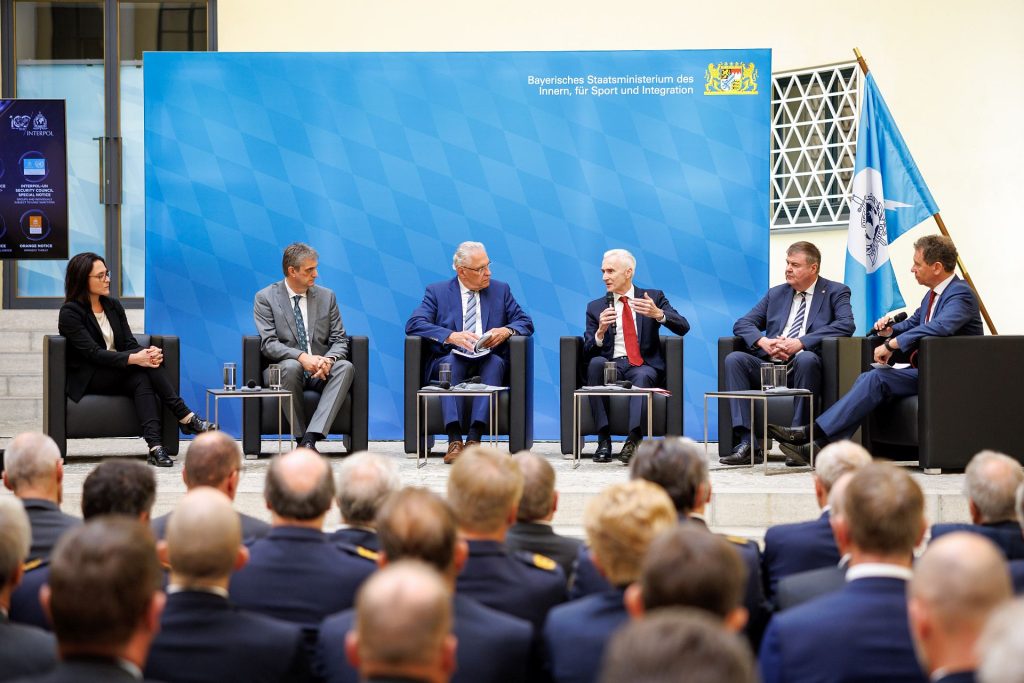 100 Jahre INTERPOL: Bayerns Innenminister Joachim Herrmann lädt zum Festakt - Enge Zusammenarbeit mit der Bayerischen Polizei - Zahlreiche gemeinsame Ermittlungserfolge. Foto: Matthias Balk/Bayerisches Staatsministerium des Innern