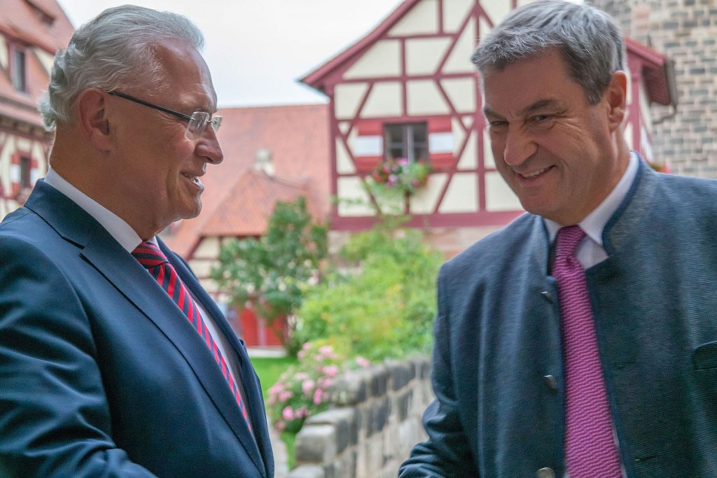 Bayerns Ministerpräsident Dr. Markus Söder und Innen- und Integrationsminister Joachim Herrmann haben gemeinsam rund 200 Neubürger aus Ober-, Mittel- und Unterfranken zu einem Empfang auf die Nürnberger Kaiserburg eingeladen Bildnachweis: Michael Memmel