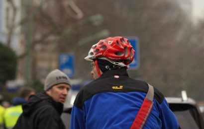 Fahrradfahrer kollidieren – Fahrradhelme verhinderten schwere Verletzungen