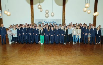 PP Schöniger (links) mit den Neuzugängen Foto: PP Oberpfalz, PHM Tobias Weingärtner