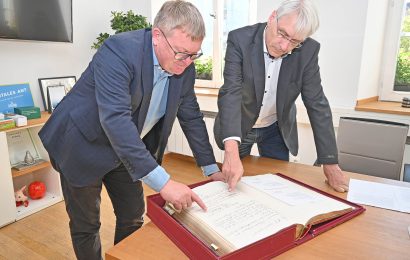 „Hoher Gäste goldenes Wort“ – Das Goldene Buch der Stadt Amberg wird 100 Jahre alt