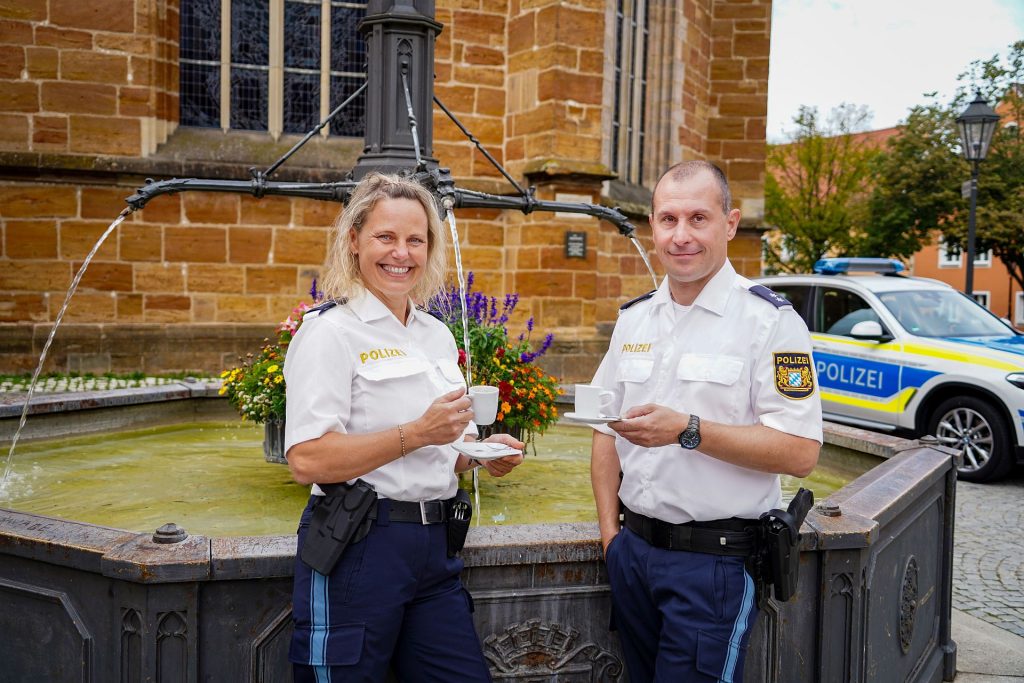 Polizeioberkommissarin Rebekka Lehmeier und Polizeioberkommissar Stefan Pröll von der PI Neumarkt Copyright: Polizeipräsidium Oberpfalz