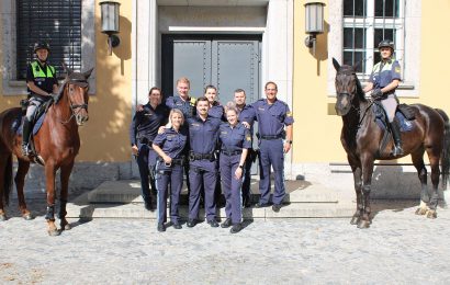 Die Polizeiinspektion Regensburg Süd begrüßt ihre neuen Kollegen