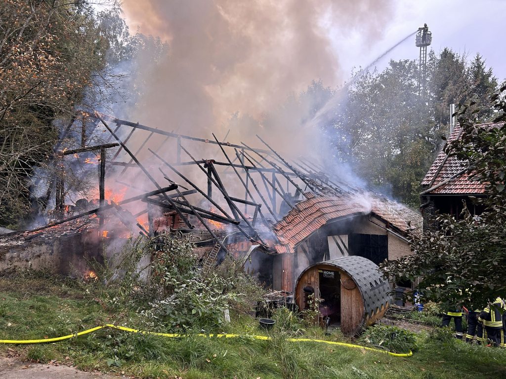 180 Einsatzkräfte waren beim Brand vor Ort Foto: Kreisbrandinspektion Cham