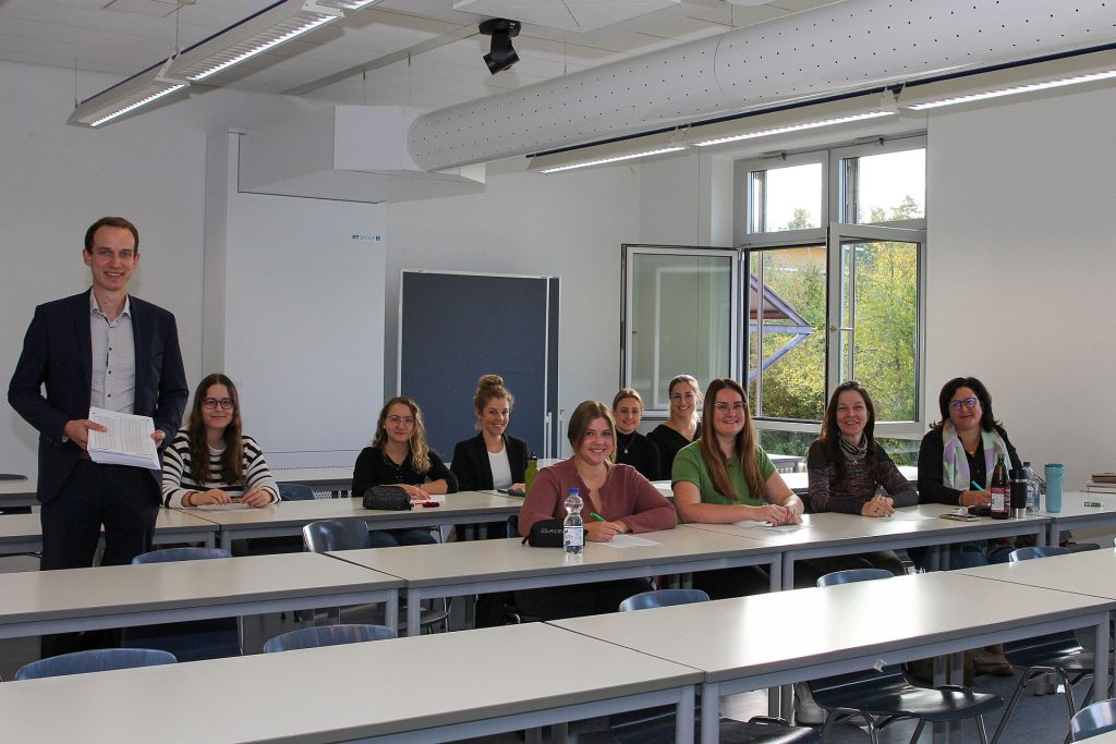 14 Absolventinnen des Bachelorstudiengang „Physician Assistance“ nahmen an der Examensprüfung teil Foto: Wiesel/OTH Amberg-Weiden
