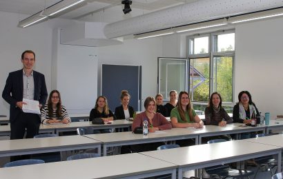 14 Absolventinnen des Bachelorstudiengang „Physician Assistance“ nahmen an der Examensprüfung teil Foto: Wiesel/OTH Amberg-Weiden