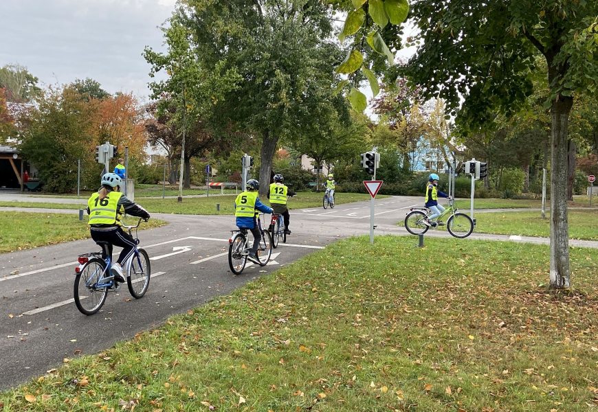 Sicher durch die dunkle Jahreszeit auf dem Rad und am Gehweg