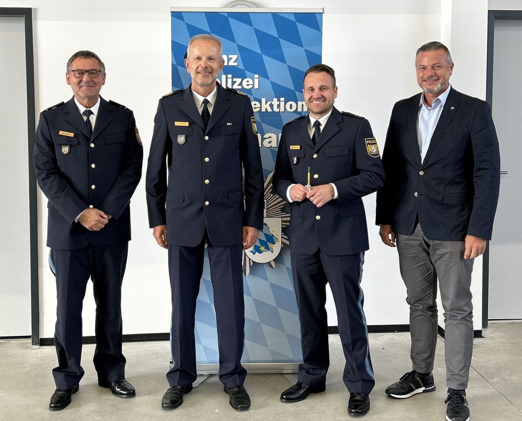 v.l.n.r: Polizeihauptkommissar Andreas Lamprecht, Polizeipräsident Thomas Schöniger, Polizeioberkommissar Michael Mühlbauer, Personalratsvorsitzender Christian Kiener Foto: GPI Waidhaus