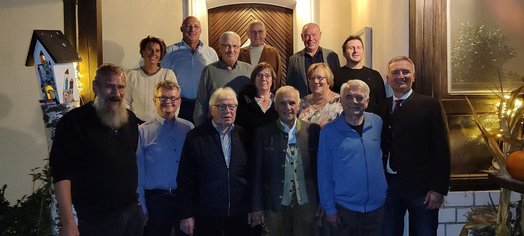 V.l.n.r. Dirk Seidel, Birgit Singer-Grimm, Wolfgang Scharl, Hans Nörl, Paul Wied, Josef Blödt, Karlheinz Greiner, Irene Wetter, Roman Hindl, Roland Strehl, Gertraud Haas, Alfred Hoffmann, Florian Fischer, Dr. Harald Schwartz Foto: Thomas Pronath