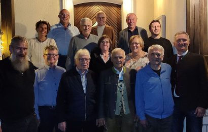 V.l.n.r. Dirk Seidel, Birgit Singer-Grimm, Wolfgang Scharl, Hans Nörl, Paul Wied, Josef Blödt, Karlheinz Greiner, Irene Wetter, Roman Hindl, Roland Strehl, Gertraud Haas, Alfred Hoffmann, Florian Fischer, Dr. Harald Schwartz Foto: Thomas Pronath