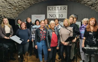 Die Mitglieder des Arbeitskreises mit der Leiterin Helga Forster (Mitte) Foto: Rainer Fröhlich