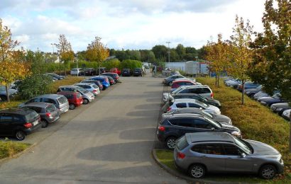 Fahrübungen auf dem Parkplatz