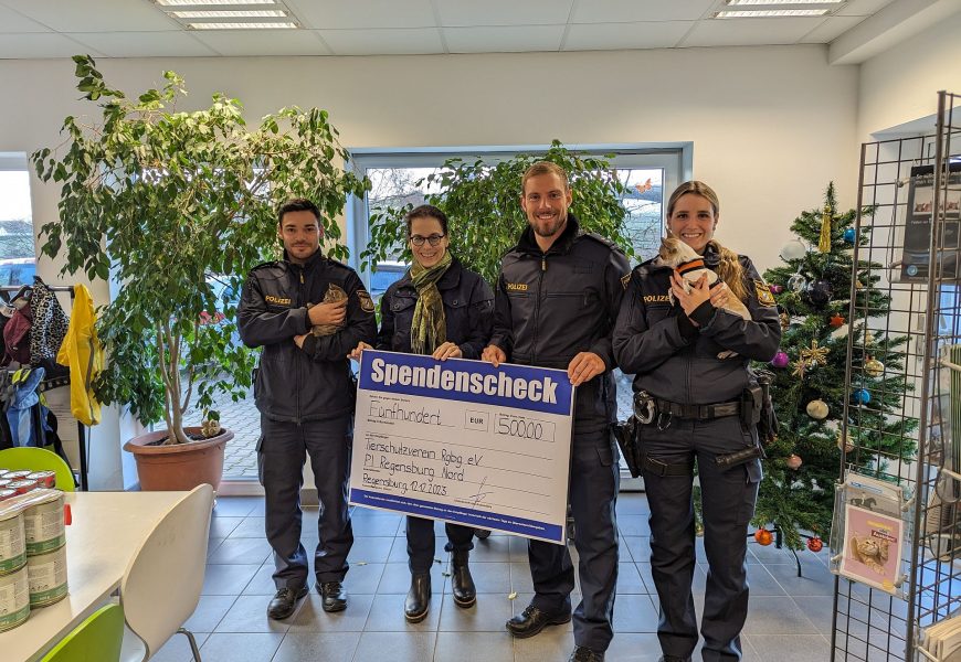 Weihnachtsspende der Polizeiinspektion Regensburg Nord