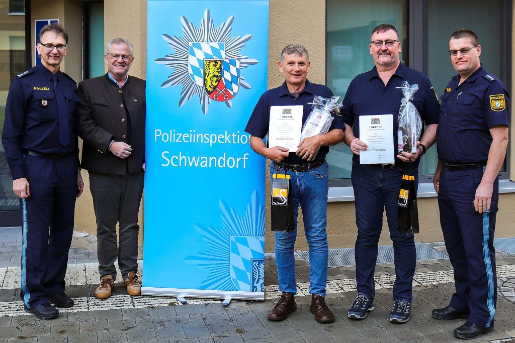 Von links nach rechts: EPHK Reiner Wiedenbauer, Oberbürgermeister Thomas Feller, Thomas Faderl, Christian Reinhardt, PHK Florian Meier.
