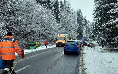 Abkommen von der Fahrbahn führt zu schwerem Verkehrsunfall