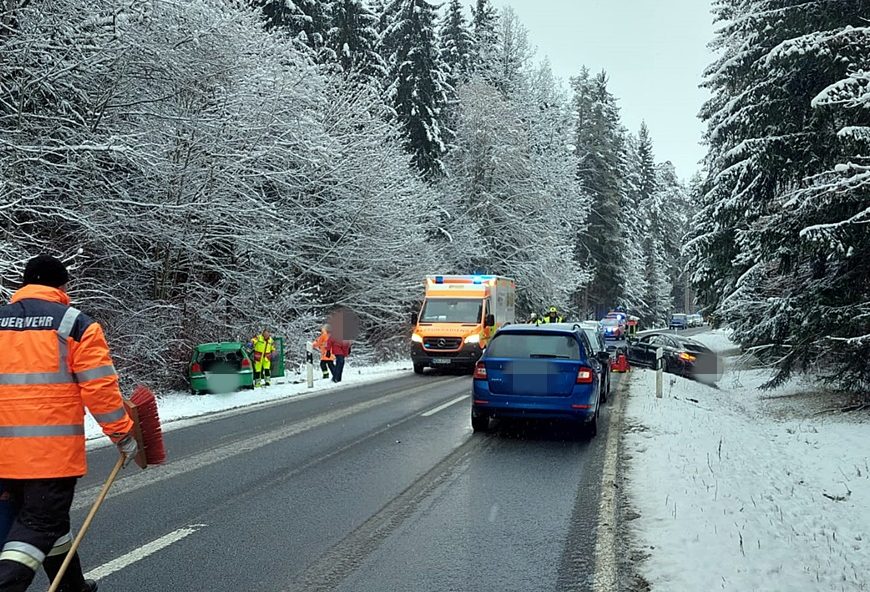 Abkommen von der Fahrbahn führt zu schwerem Verkehrsunfall