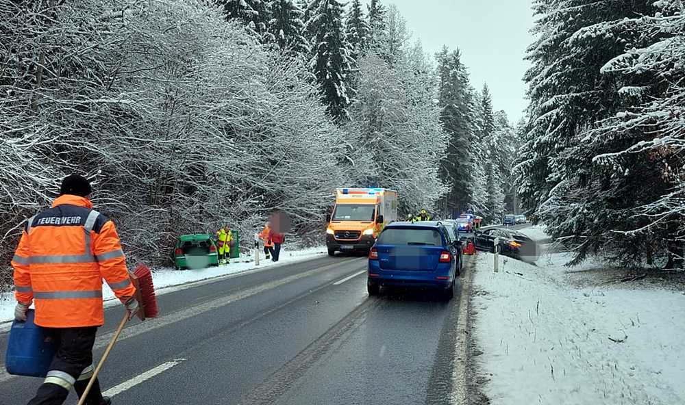 Schwerer Verkehrsunfall bei Ranna Quelle: Feuerwehr Ranna