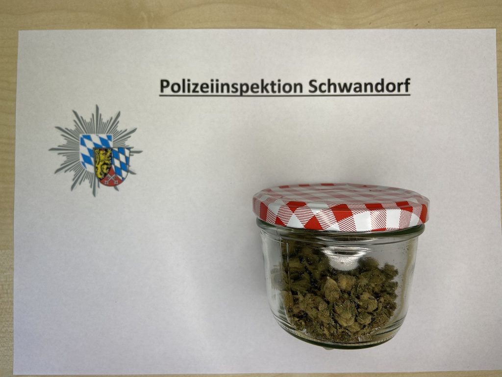 Beim Ladendieb aufgefundenes Marihuana Foto: PI Schwandorf