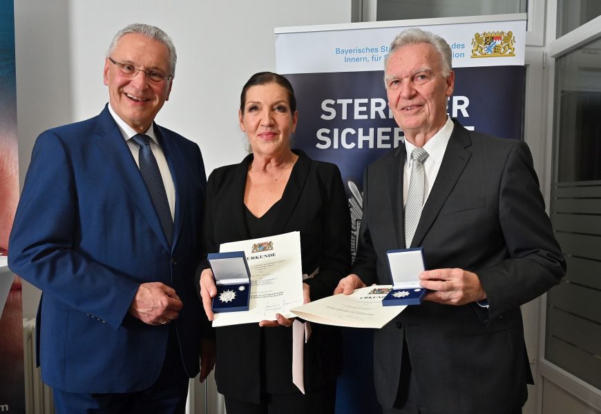 Herrmann verleiht ‚Stern der Sicherheit‘ an Karrenbauer und Prof. Ziercke