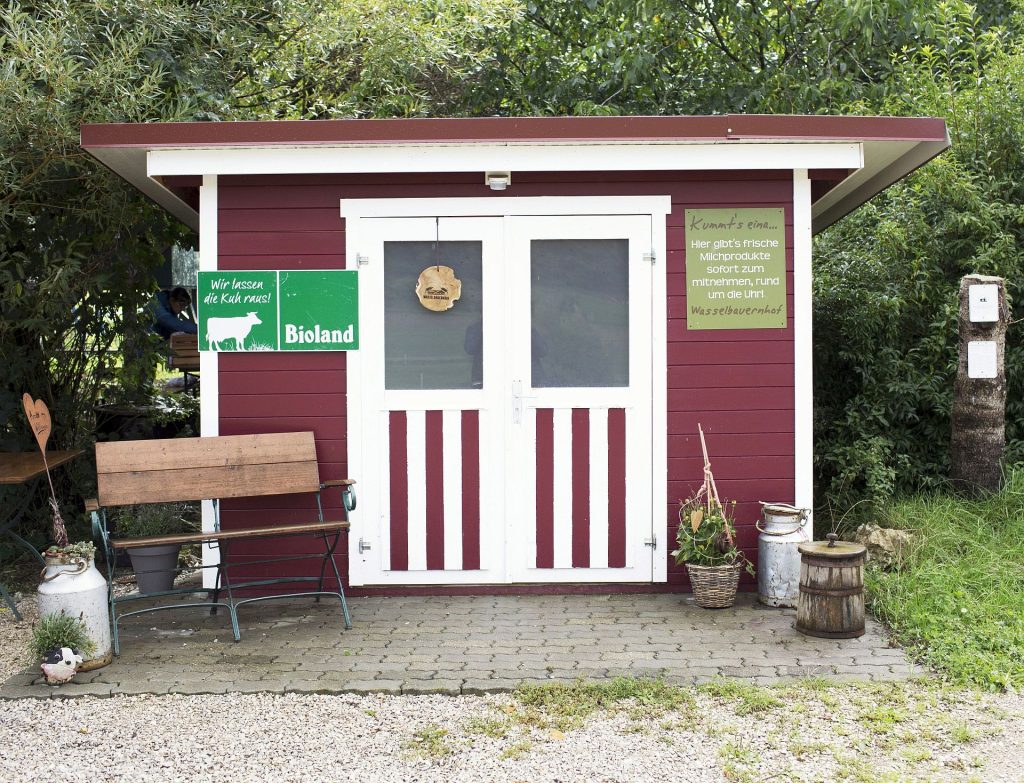 Frisches vom Bauernhof im Verkaufshäuschen der Familie Meier in Schmidtstadt Foto: Daniel Delang