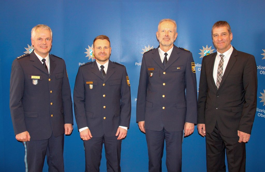 v.l.n.r.: Erster Polizeihauptkommissar Thomas Meiler, Polizeioberkommissar Michael Mühlbauer, Polizeipräsident Thomas Schöniger, Erster Polizeihauptkommissar Stefan Moller Quelle: PP Oberpfalz, PHK Joachim Baumer