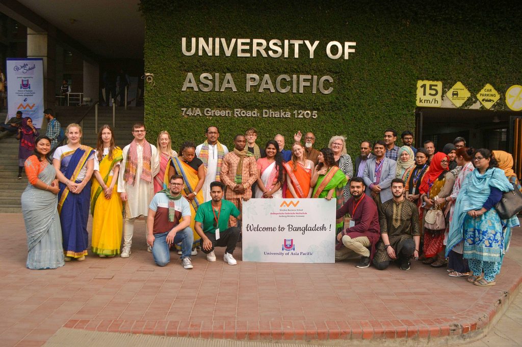 Die Teilnehmenden der ersten Winterschool an der University of Asia Pacific Foto: MD Sadique Hasan Polash/UAP