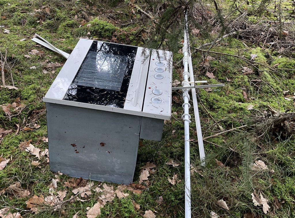 Sperr- und Elektromüll illegal im Wald entsorgt